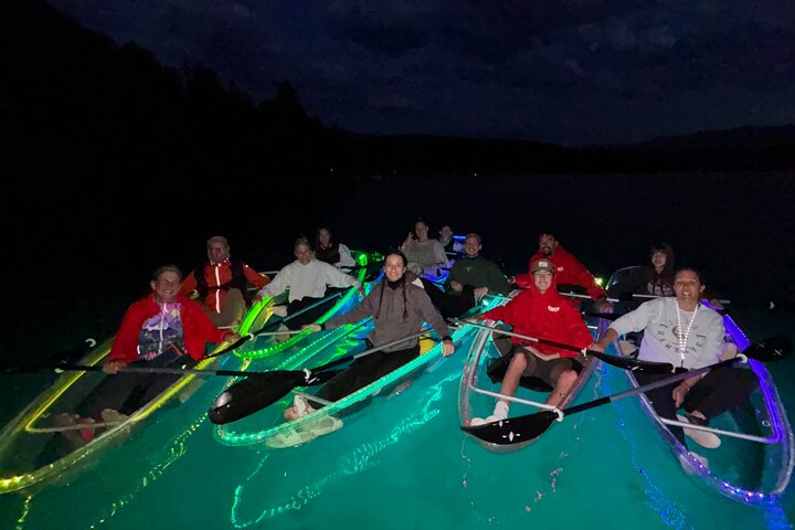Restauranter i nærheten av Illuminated Glass Kayak Sunset Tour