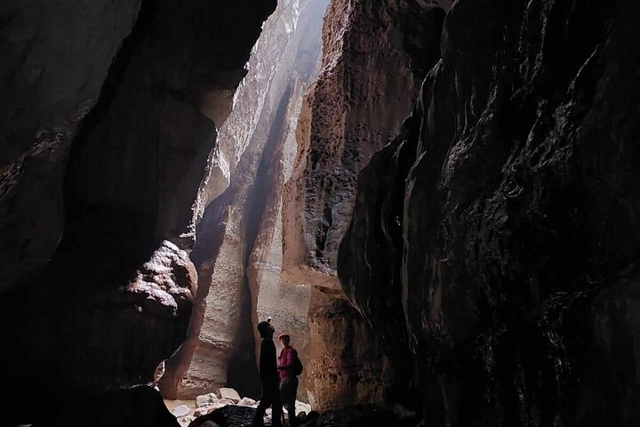 Grotta Dei Tayo | Speleologia | caverne misteriose | Pozzi di luce | Puyo