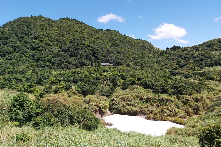Small-Group: Beitou and Yangmingshan Day Tour from Taipei