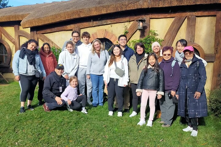 Visite de Hobbiton et des Grottes à Lucioles de Waitomo avec déjeuner depuis Auckland