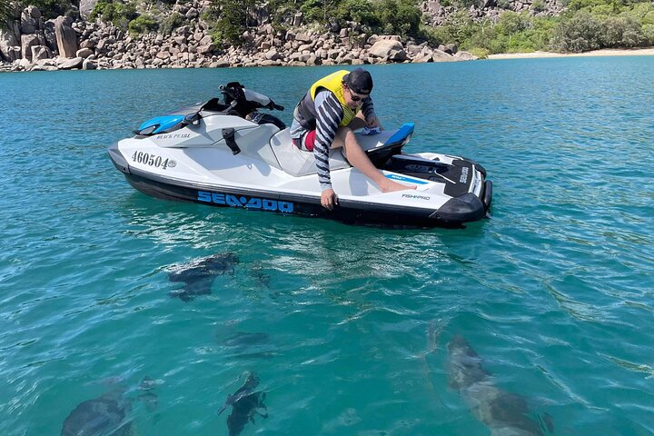 Restauranter i nærheten av Magnetic Island Snorkel Jet Ski Tour