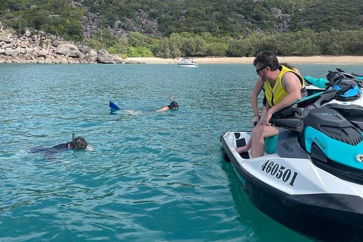 Restauranter i nærheten av Magnetic Island Snorkel Jet Ski Tour