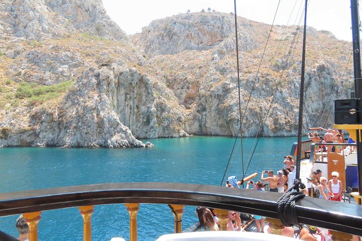 Crucero de lujo por 3 islas con 4 paradas para nadar con el Capitán Morgan