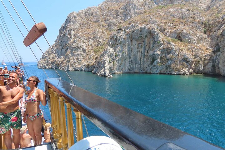 Crucero de lujo por 3 islas con 4 paradas para nadar con el Capitán Morgan