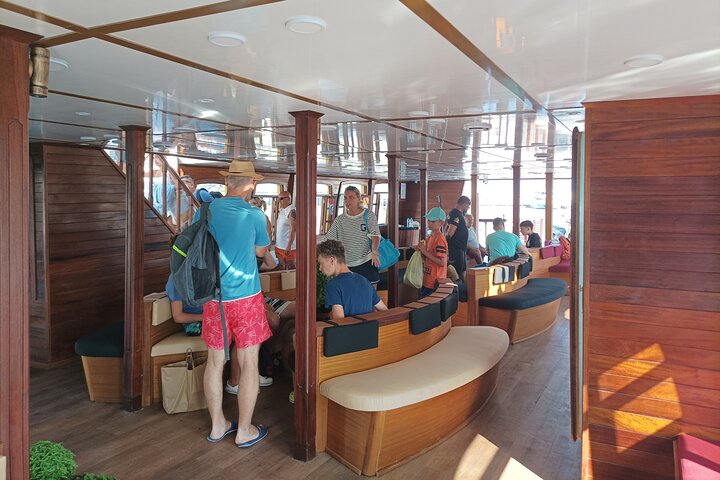Crucero de lujo por 3 islas con 4 paradas para nadar con el Capitán Morgan
