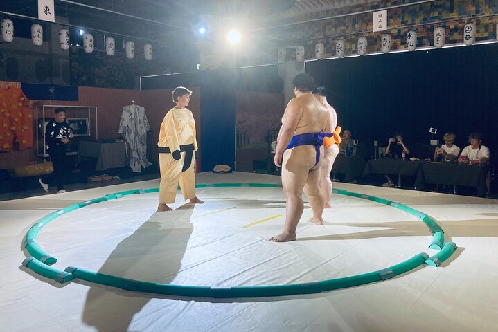 Närbild Sumo Experience på Ochi Stable: Wear Kimono in Stockholm
