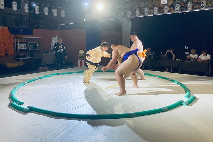 Närbild Sumo Experience på Ochi Stable: Wear Kimono in Stockholm