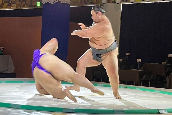 Osaka Sumo Experience : Live Show, Probieren Sie Sumo, Kimono & Hot Pot Meal