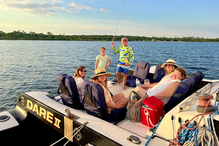 Condor Sailing Fun, Cruzeiro público relaxante de golfinhos e turismo