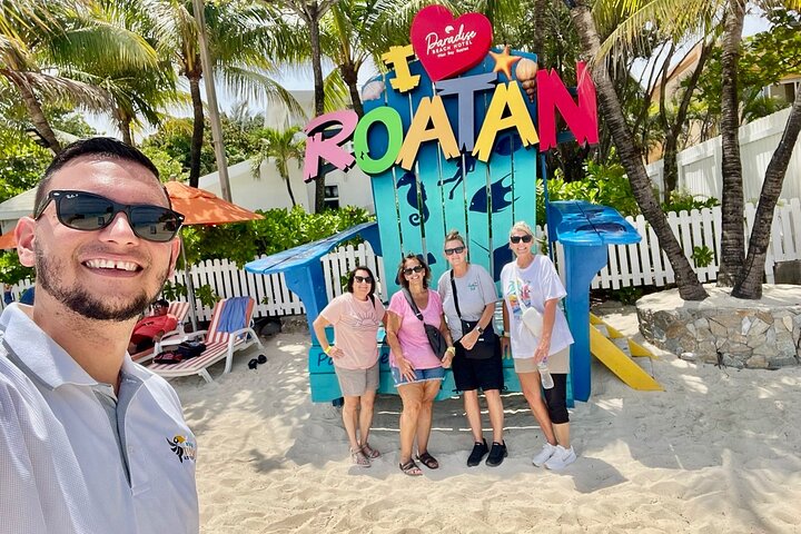 Roatán Island Tour: Sloth & Monkey Park, Rum, and Chocolate