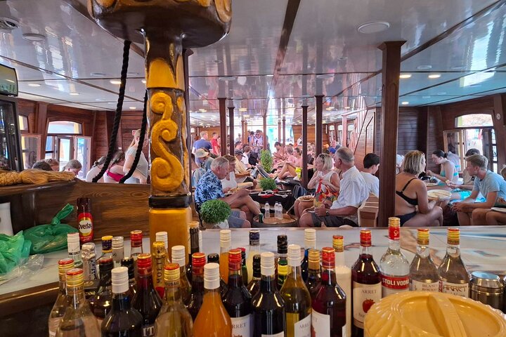 Crucero de lujo por 3 islas con 4 paradas para nadar con el Capitán Morgan