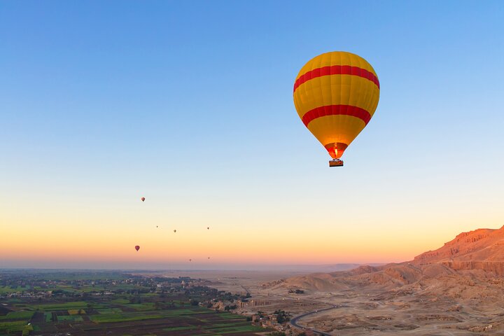Croisière de 4 jours et 3 nuits sur le Nil d'Assouan à Louxor et Abou Simbel + montgolfière