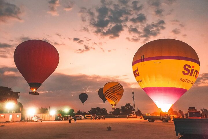 Croisière de 4 jours et 3 nuits sur le Nil d'Assouan à Louxor et Abou Simbel + montgolfière