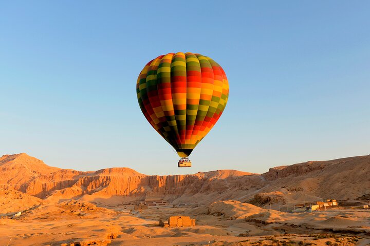 Croisière de 4 jours et 3 nuits sur le Nil d'Assouan à Louxor et Abou Simbel + montgolfière