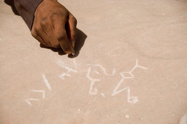 Wadi Rum: Explorer Jeep Tour PASS + lokaal eten + optioneel verblijf