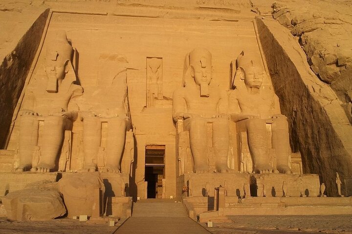 Croisière de 4 jours et 3 nuits sur le Nil d'Assouan à Louxor et Abou Simbel + montgolfière