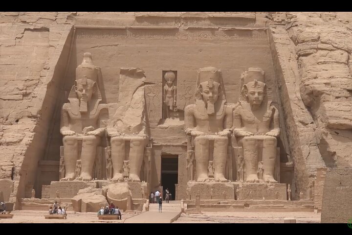 Croisière de 4 jours et 3 nuits sur le Nil d'Assouan à Louxor et Abou Simbel + montgolfière
