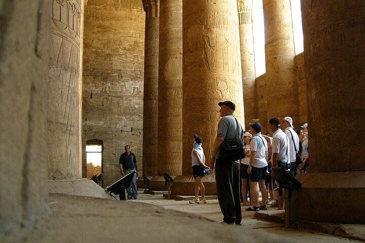 Croisière de 4 jours et 3 nuits sur le Nil d'Assouan à Louxor et Abou Simbel + montgolfière
