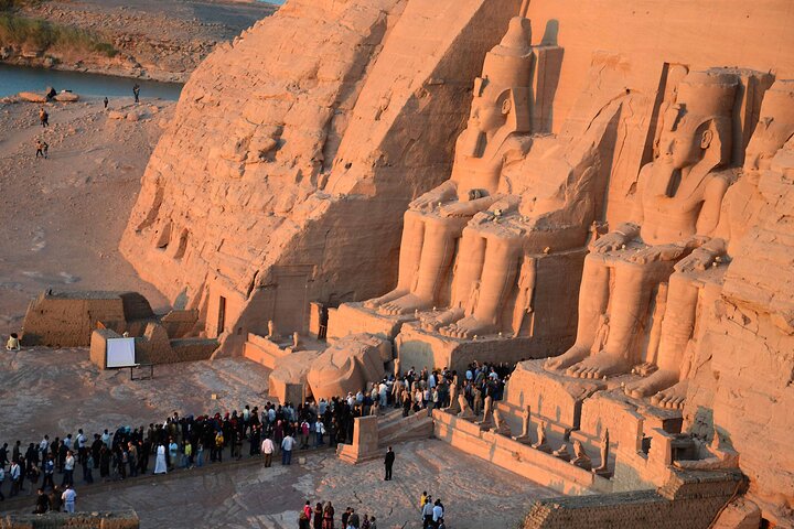 Croisière de 4 jours et 3 nuits sur le Nil d'Assouan à Louxor et Abou Simbel + montgolfière