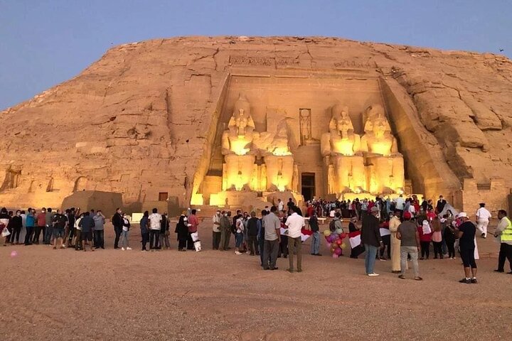 Croisière de 4 jours et 3 nuits sur le Nil d'Assouan à Louxor et Abou Simbel + montgolfière