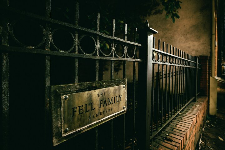 Baltimore Hechizado : La venganza del cuervo, Bones & Ballads Tour fantasma