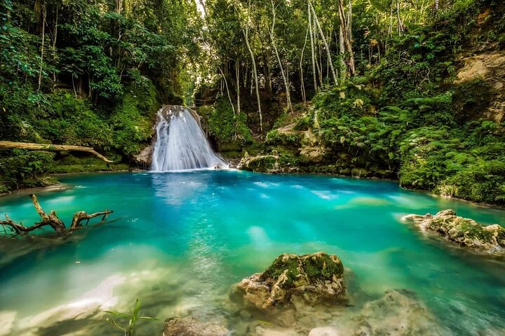 Jamaica Blue Hole, cascate Konoko, River Tubing e passeggiate a cavallo