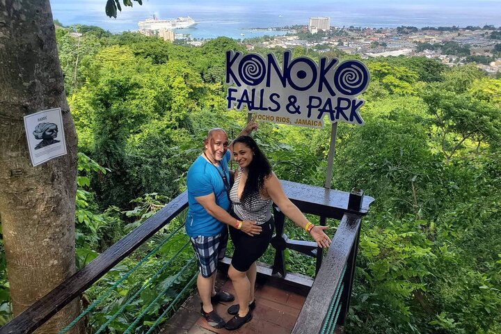 Jamaica Blue Hole, cascate Konoko, River Tubing e passeggiate a cavallo