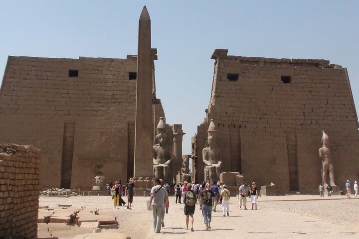 Croisière de 4 jours et 3 nuits sur le Nil d'Assouan à Louxor et Abou Simbel + montgolfière