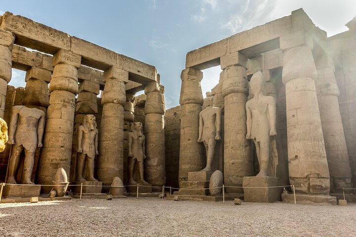 Croisière de 4 jours et 3 nuits sur le Nil d'Assouan à Louxor et Abou Simbel + montgolfière