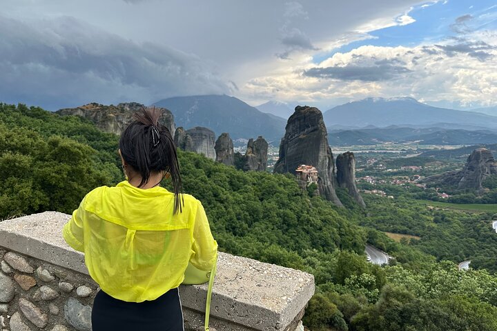 De Atenas: viagem de um dia pela história das cavernas e mosteiros de Meteora de trem