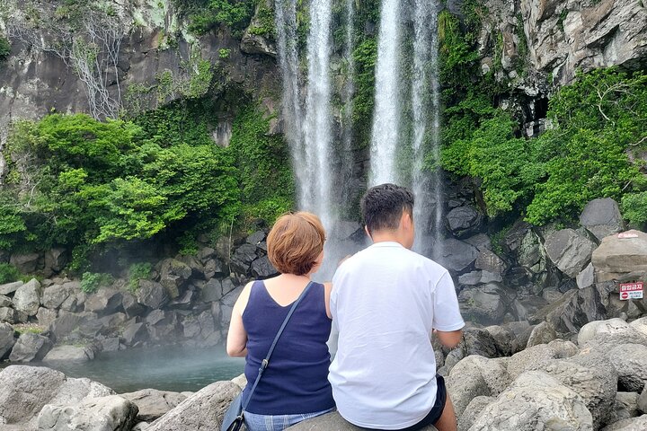 Passeio privado de um dia a leste, sul e oeste de todas as áreas da ilha de Jeju