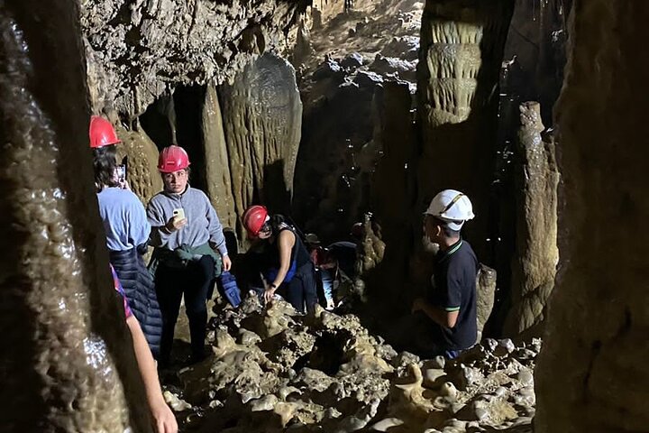 Tour di un'intera giornata alle grotte e alla natura di Rey Marcos da Coban
