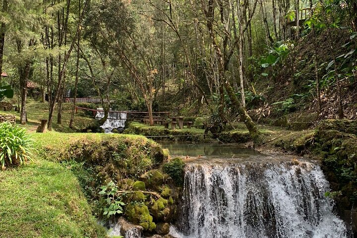 Tour di un'intera giornata alle grotte e alla natura di Rey Marcos da Coban
