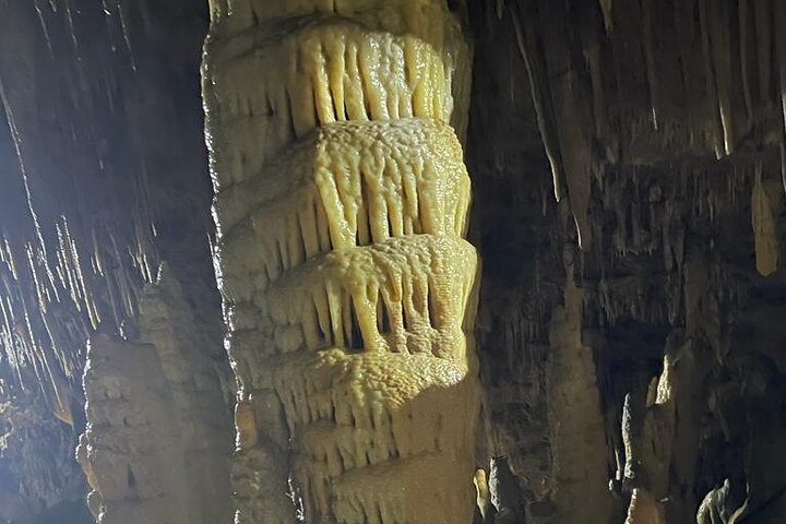 Tour di un'intera giornata alle grotte e alla natura di Rey Marcos da Coban