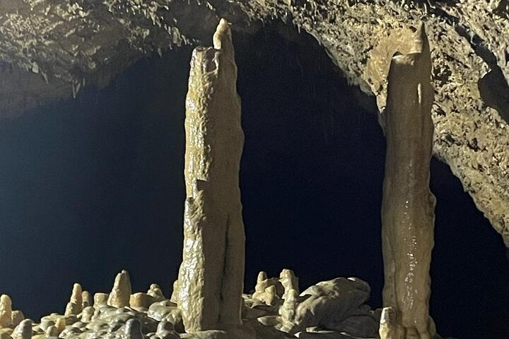 Tour di un'intera giornata alle grotte e alla natura di Rey Marcos da Coban