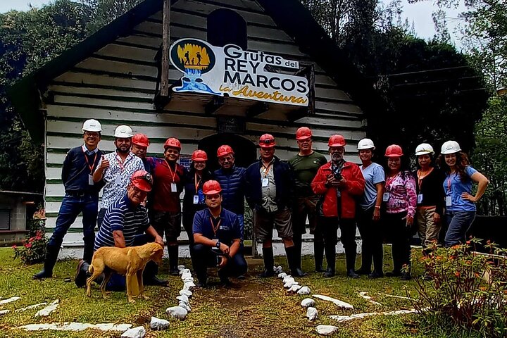 Tour di un'intera giornata alle grotte e alla natura di Rey Marcos da Coban