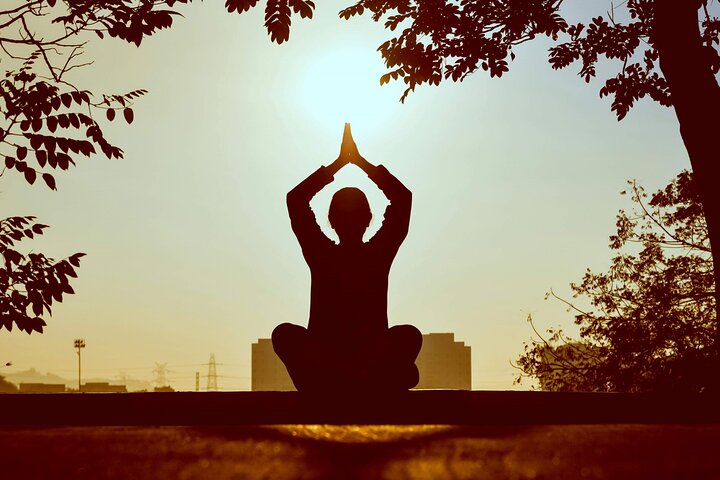 Yoga matinal à Varanasi, Ganga Aarti et visite guidée des ghats