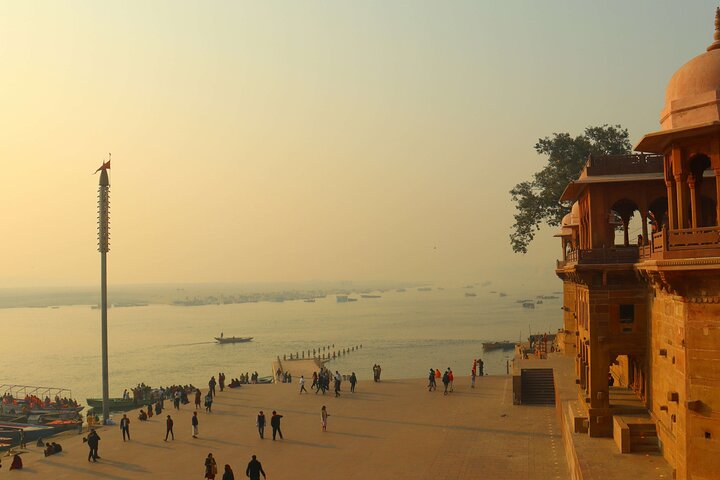 Yoga matinal à Varanasi, Ganga Aarti et visite guidée des ghats