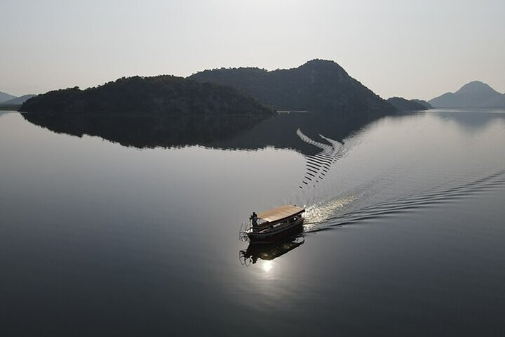 Virpazar Skadar Lake Tour in barca con fauna e natura