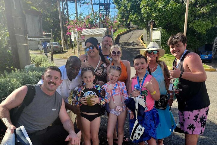 Jamaica Blue Hole, cascate Konoko, River Tubing e passeggiate a cavallo