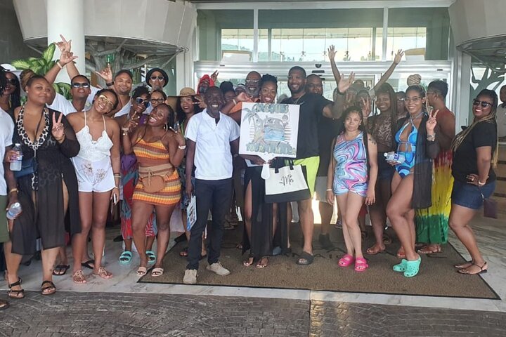 Jamaica Blue Hole, cascate Konoko, River Tubing e passeggiate a cavallo