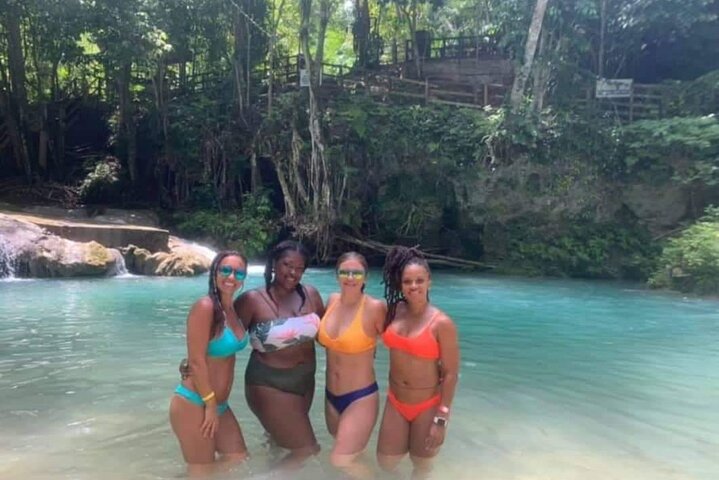 Jamaica Blue Hole, cascate Konoko, River Tubing e passeggiate a cavallo