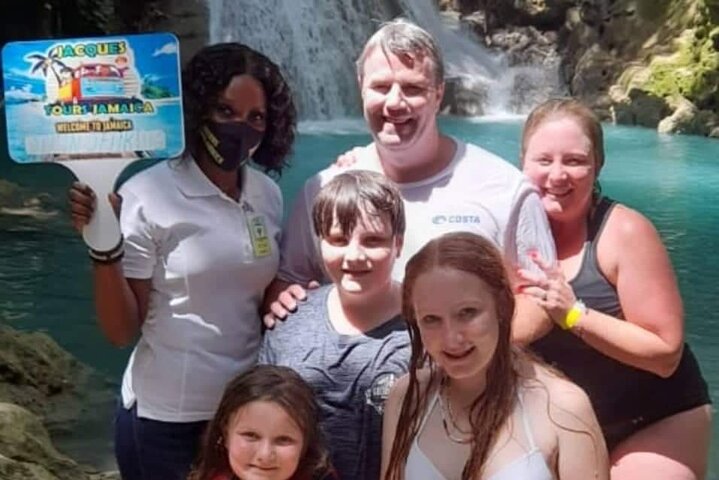 Jamaica Blue Hole, cascate Konoko, River Tubing e passeggiate a cavallo