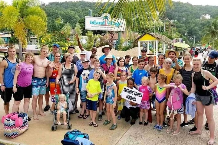 Jamaica Blue Hole, cascate Konoko, River Tubing e passeggiate a cavallo