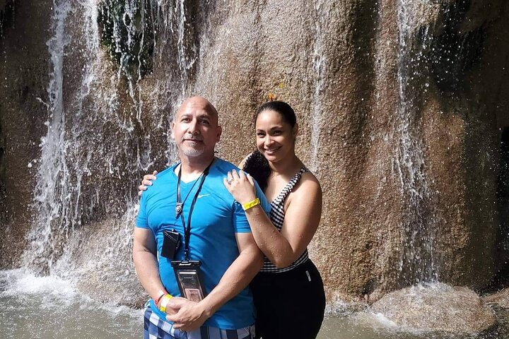 Jamaica Blue Hole, cascate Konoko, River Tubing e passeggiate a cavallo