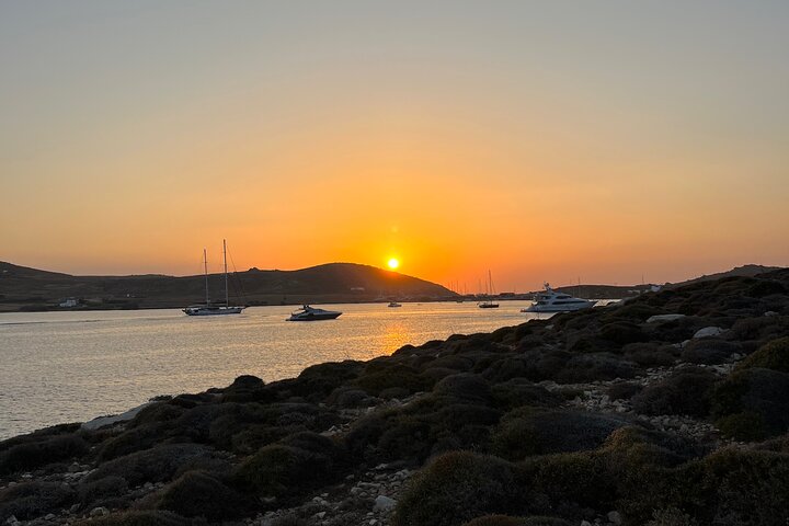 Visite au coucher du soleil autour d'Antiparos | Tour en bateau privé