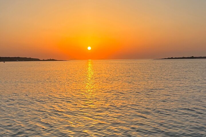 Visite au coucher du soleil autour d'Antiparos | Tour en bateau privé