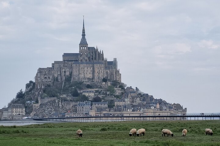 Een begeleide wandeltocht van 2 uur door het dorp Mont Saint Michel.