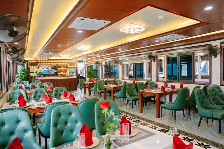Ha Long Bay Day Cruise from Hanoi with Kayaking and Lunch