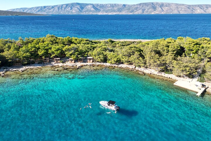 Makarska: 3-øy Speedboat Tour med Cave og Blue Lagoon